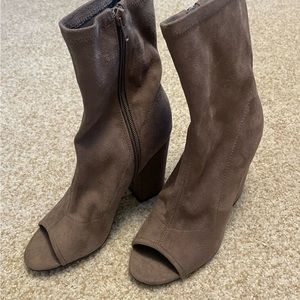 Guess tan suede peeptoe boots - size 6
